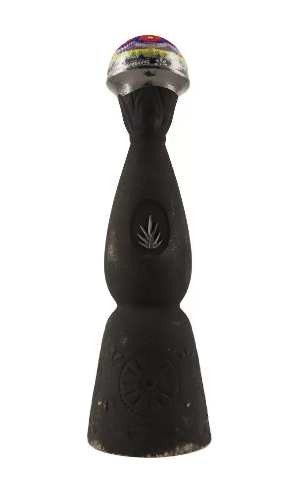 Clase Azul Mezcal Durango 70cl – smoky mezcal in a black, textured ceramic bottle with handcrafted detail.