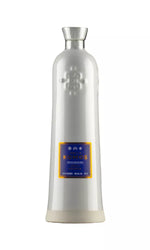 Komos Añejo Reserva Tequila 70cl – premium ceramic bottle with deep amber tequila, aged in multiple casks for complexity.