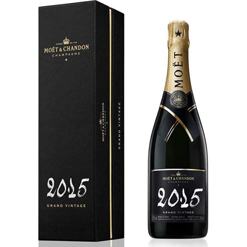 Moรซt & Chandon Grand Vintage Brut Champagne 75cl bottle and box.