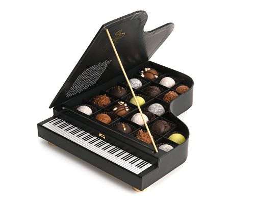 Charbonnel et walker Elton John Piano Gift Box
