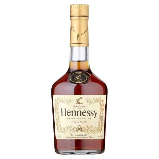 Hennessy V.S. 70cl cognac bottle with iconic label, ideal for delivery and gifting.