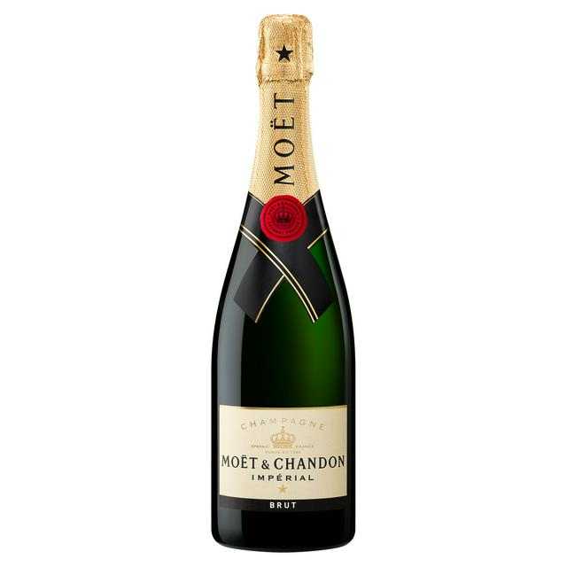 Moรซt & Chandon Impรฉrial Brut Champagne 75cl bottle with label showcasing iconic branding for Moet Champagne delivery.