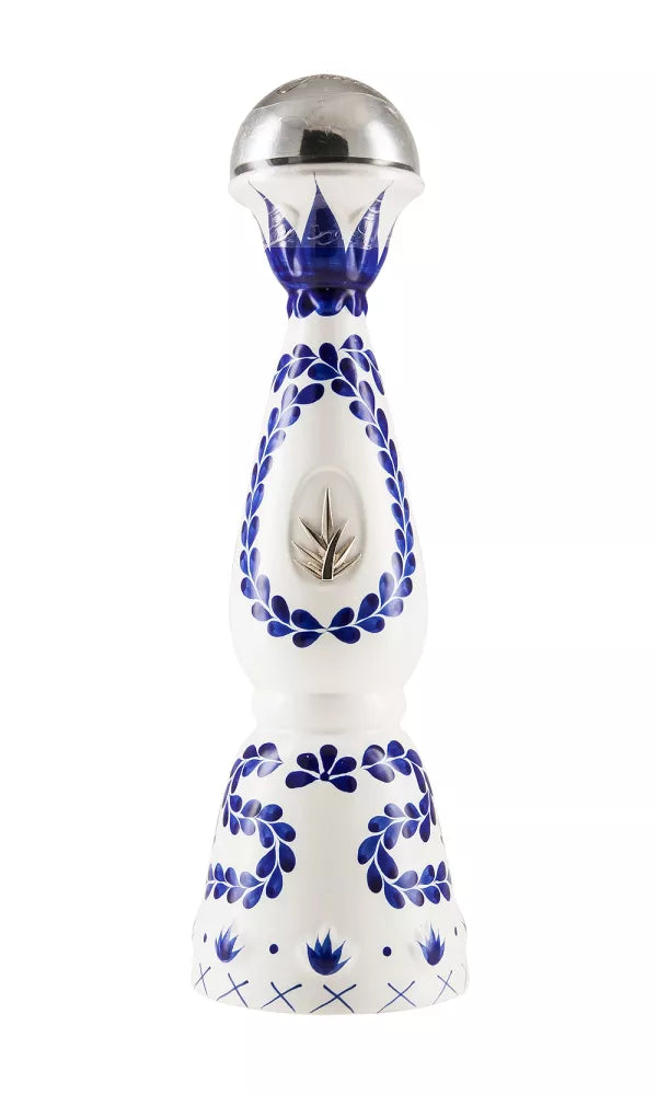 Clase Azul Reposado 175cl – oversized ceramic decanter filled with rich, smooth reposado tequila.