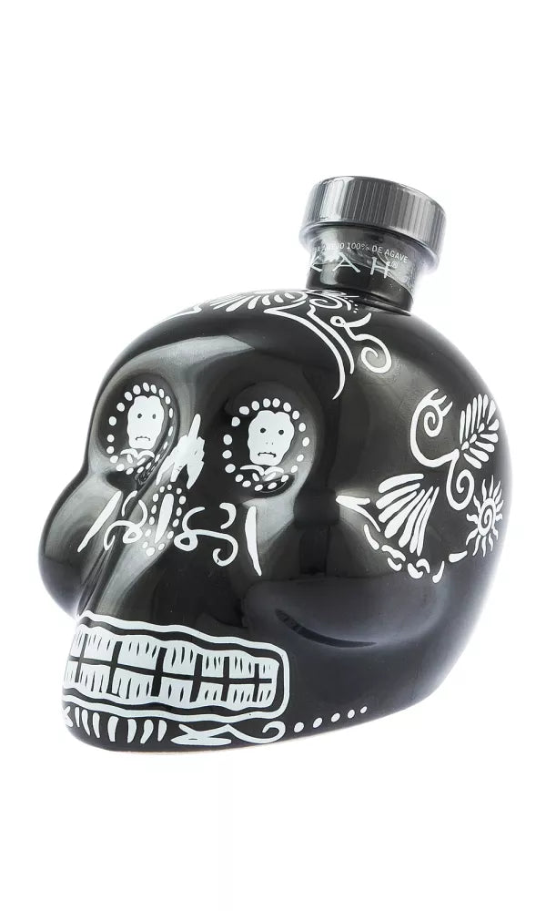 Kah Añejo Tequila 70cl – dark, rich tequila in a black skull bottle, showcasing deep oak-aged flavors and artistic Day of the Dead design.