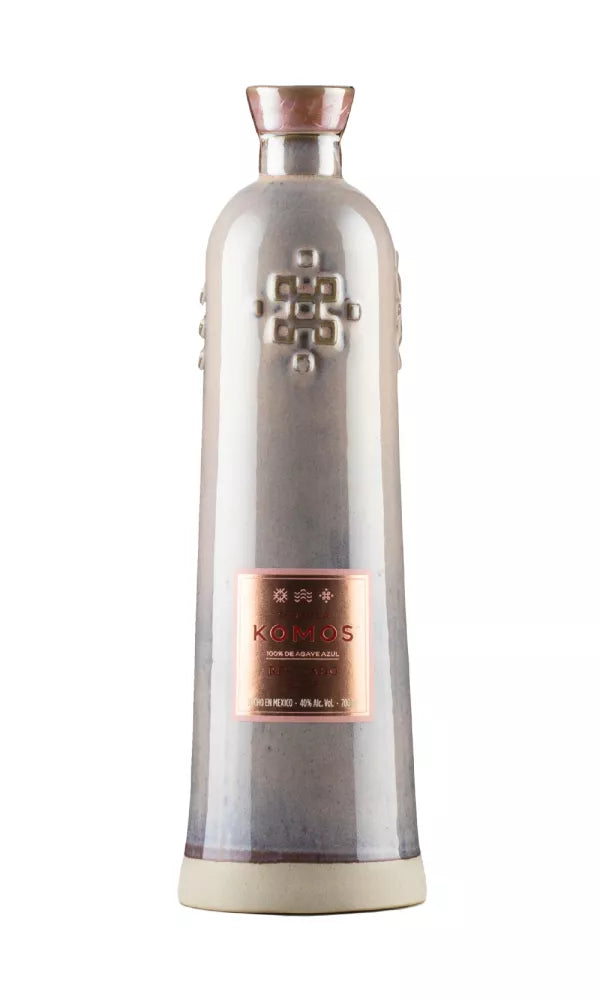 Komos Reposado Rosa Tequila 70cl – pink-tinted ceramic bottle with wine-cask-aged tequila, elegant and floral.